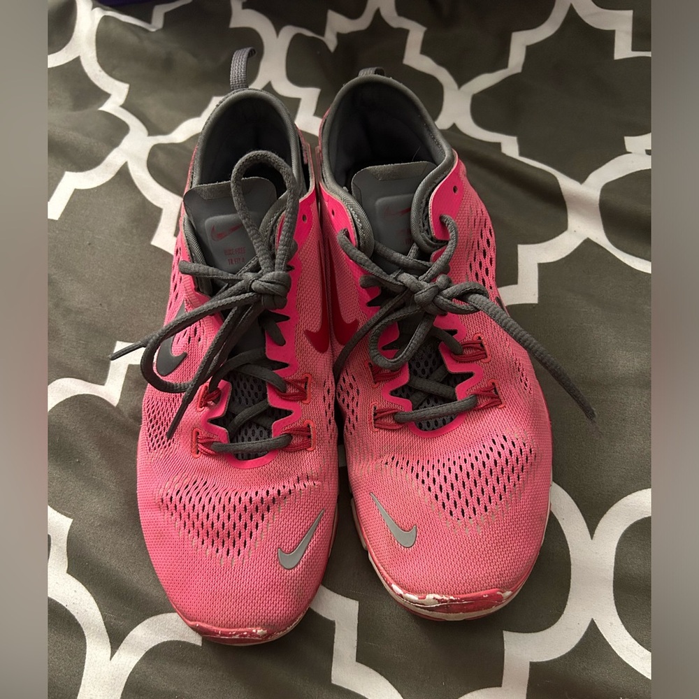 Nike free runs size 9